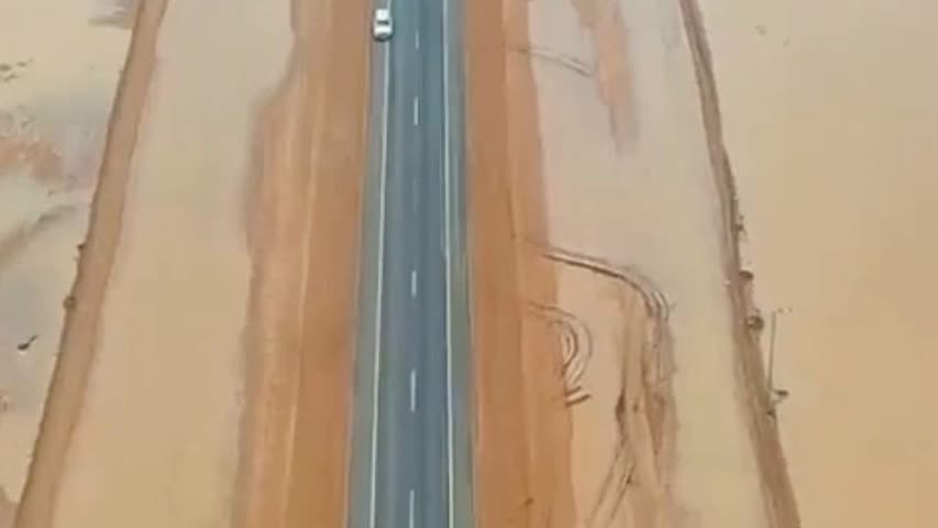 Фото - Пустыня на севере Саудовской Аравии превратилась в «озера»
